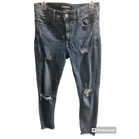 ✨EXPRESS MID RISE RIPPED RAW HEM CROPPED JEAN LIGHT WASH SZ 8 LEGGINGS✨ - Picture 4 of 9